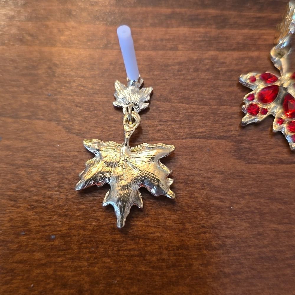 Maple leaf earrings - Picture 4 of 4